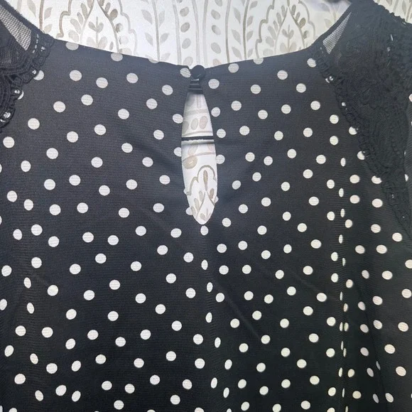 Maurices Womens Black White Polka Dot Lace Shoulder Keyhole Blouse Shirt Medium - Picture 7 of 10